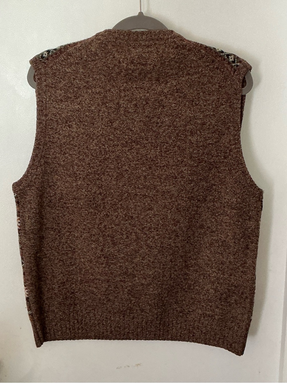 Lands' End Men's Brown Fair Isle V-Neck Wool Sweater Vest - Picture 3 of 5